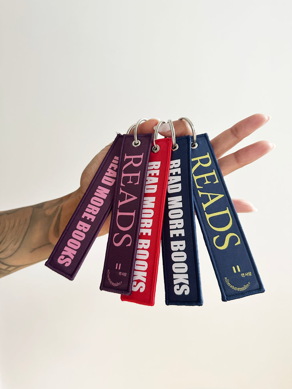 READ MORE BOOKS keychain